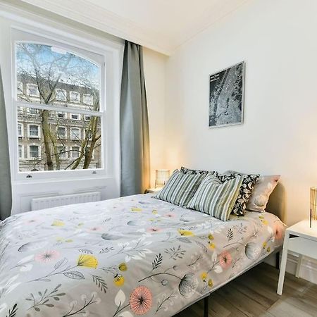 Knightsbridge Stylish Two Bedroom Apartment ลอนดอน ภายนอก รูปภาพ