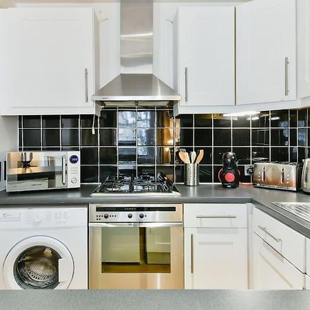 Knightsbridge Stylish Two Bedroom Apartment ลอนดอน ภายนอก รูปภาพ