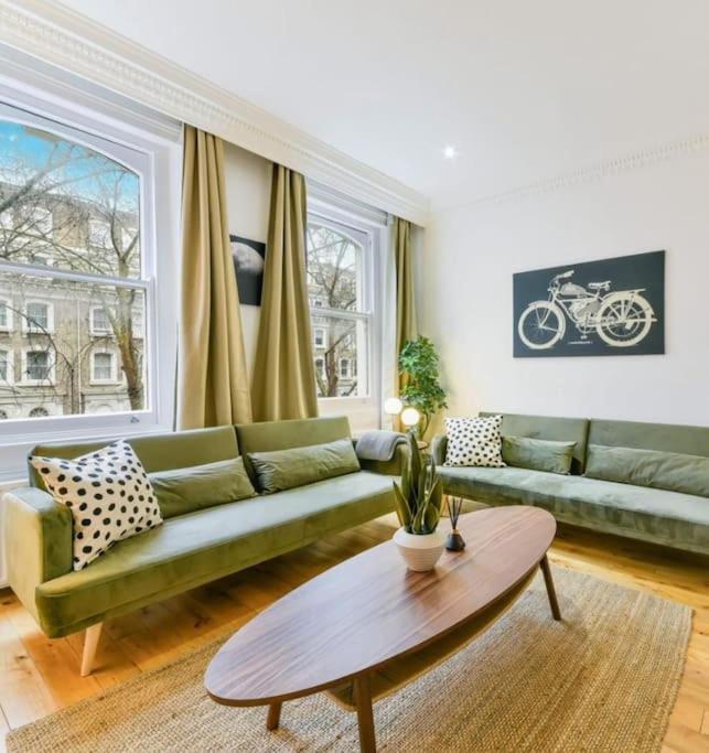 Knightsbridge Stylish Two Bedroom Apartment ลอนดอน ภายนอก รูปภาพ