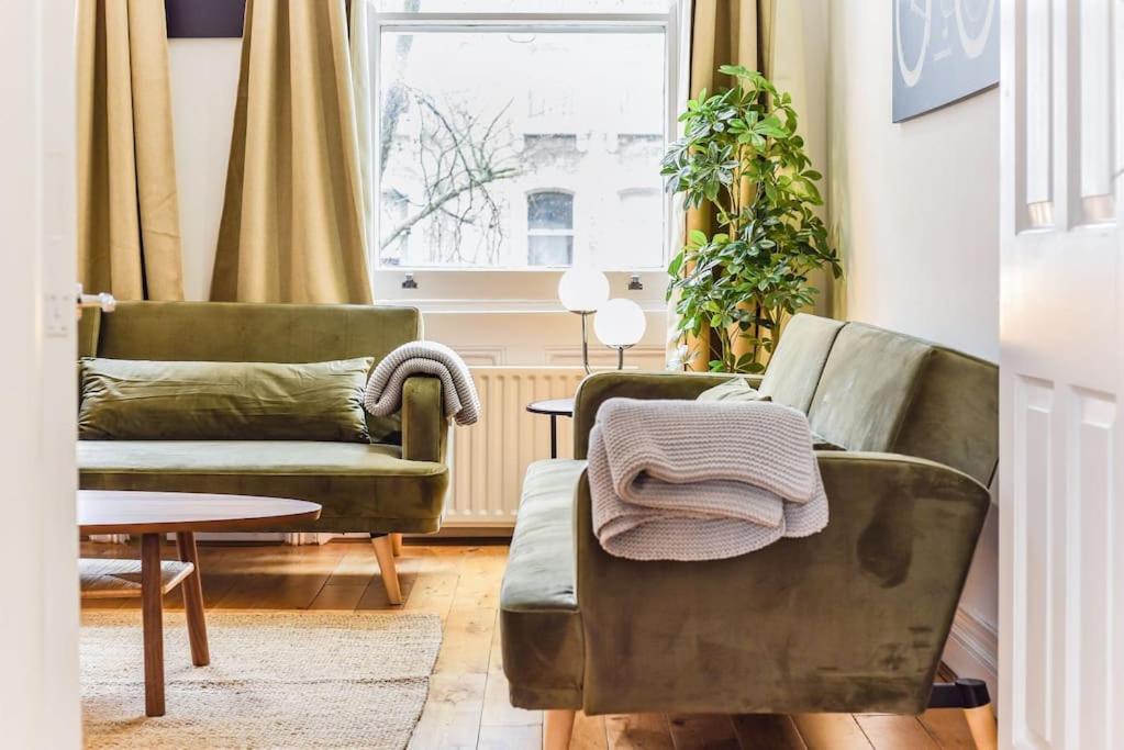 Knightsbridge Stylish Two Bedroom Apartment ลอนดอน ภายนอก รูปภาพ