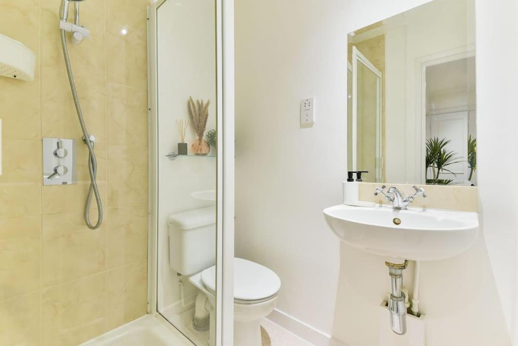 Knightsbridge Stylish Two Bedroom Apartment ลอนดอน ภายนอก รูปภาพ
